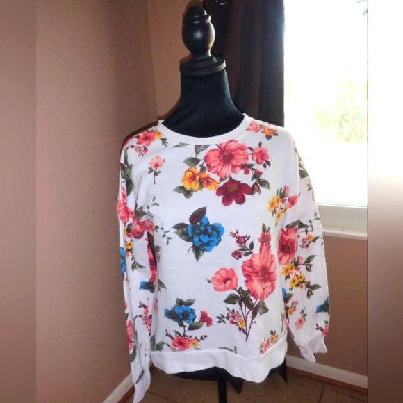 No Boundaries Other - 🤍💙🩷🧡 NWOT Womens No Boundaries Floral Print Sweater Large Fun Party Date